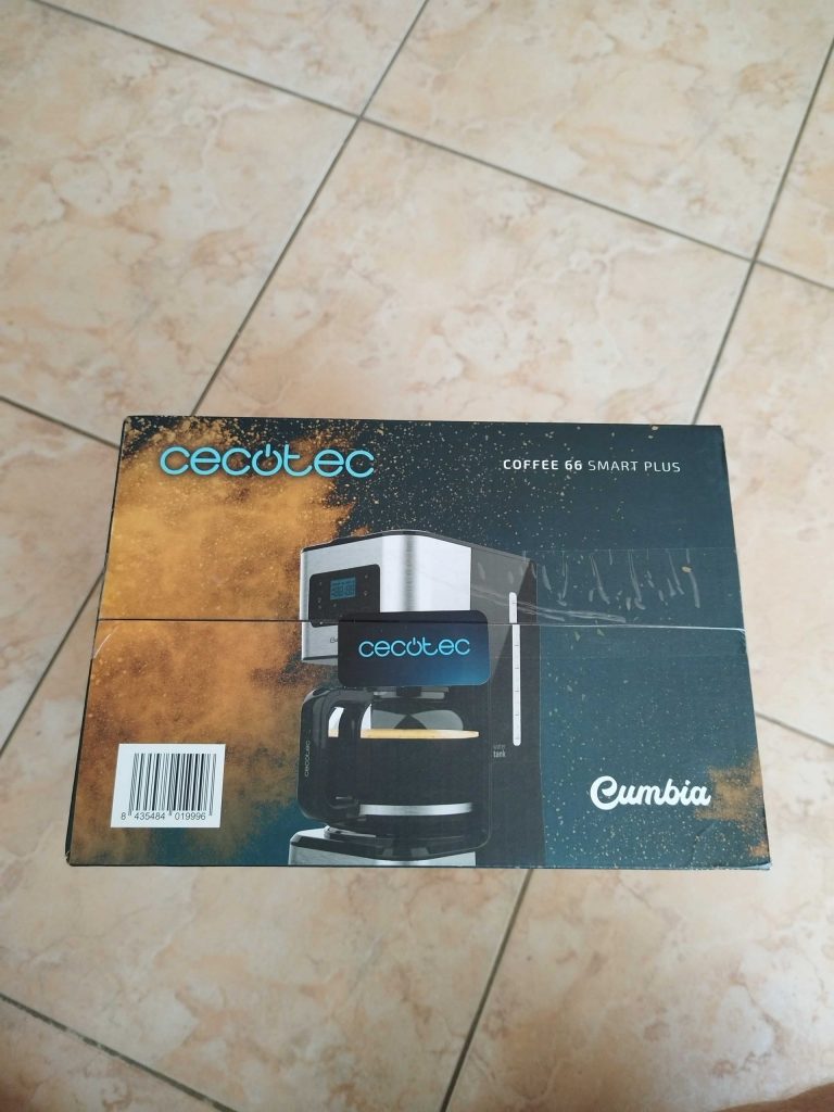 Verpackung der Cecotec Coffee 66 Smart Kaffeemaschine von oben