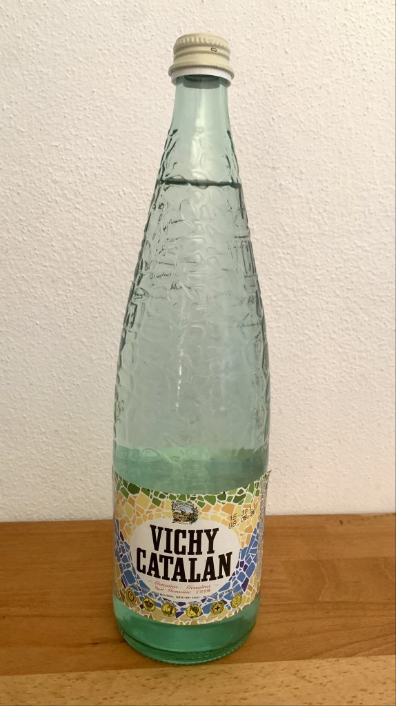 Vichy Catalán Mineralwasser Flasche von vorne