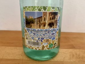 Vichy Catalán Mineralwasser Nahaufnahme Flaschenetikett der Rückseite