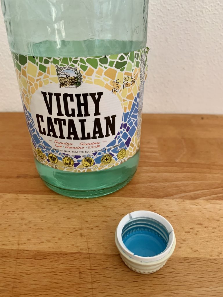 Vichy Catalán Mineralwasser Nahaufnahme Verschluss offen