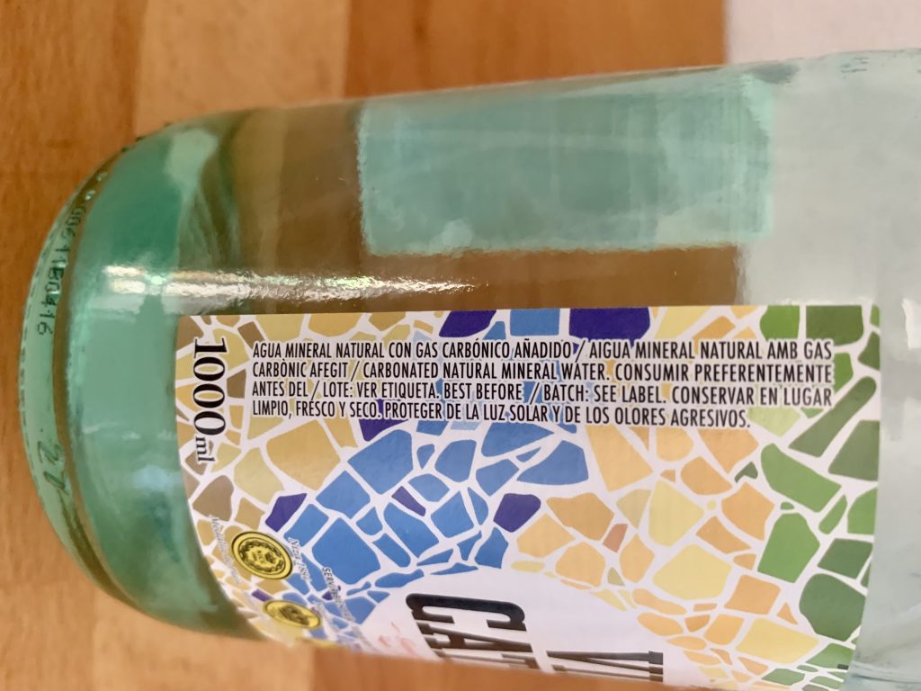 Vichy Catalán Mineralwasser Vorderetikett Seitenaufnahme