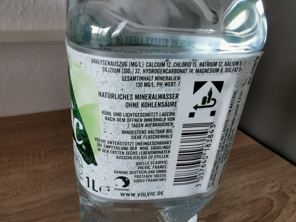 Volvic Mineralwasser Ettikett