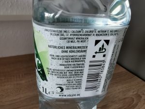 Volvic Mineralwasser Ettikett