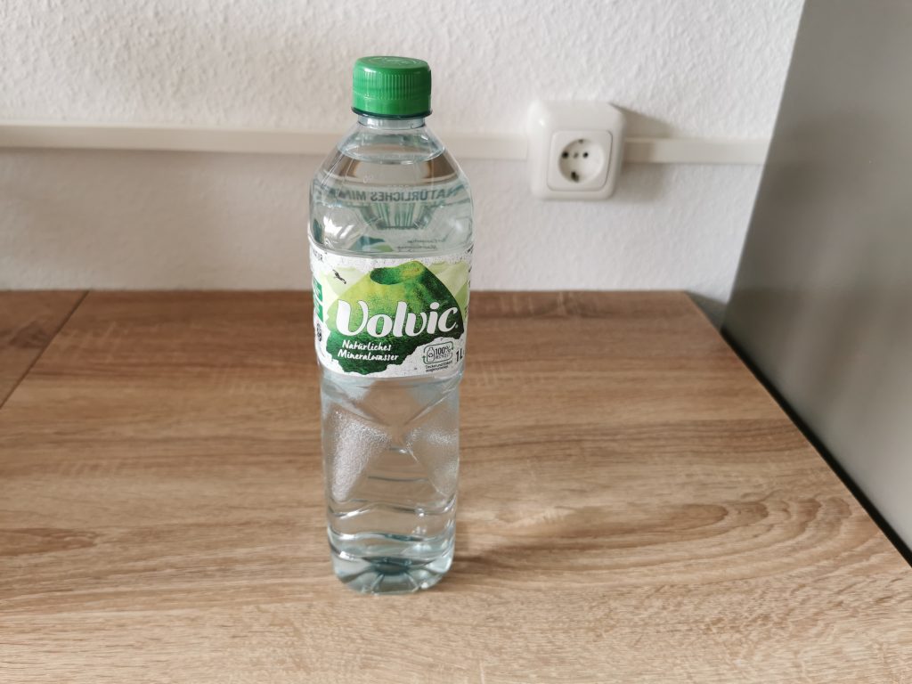 Volvic Mineralwasser Flasche