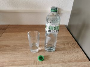 Volvic Mineralwasser im Glas