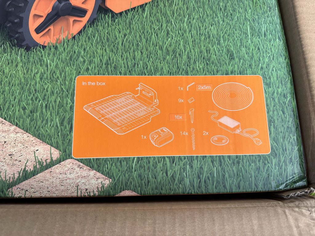 Worx Vision M600 Mähroboter Lieferumfang auf Verpackung Nahansicht