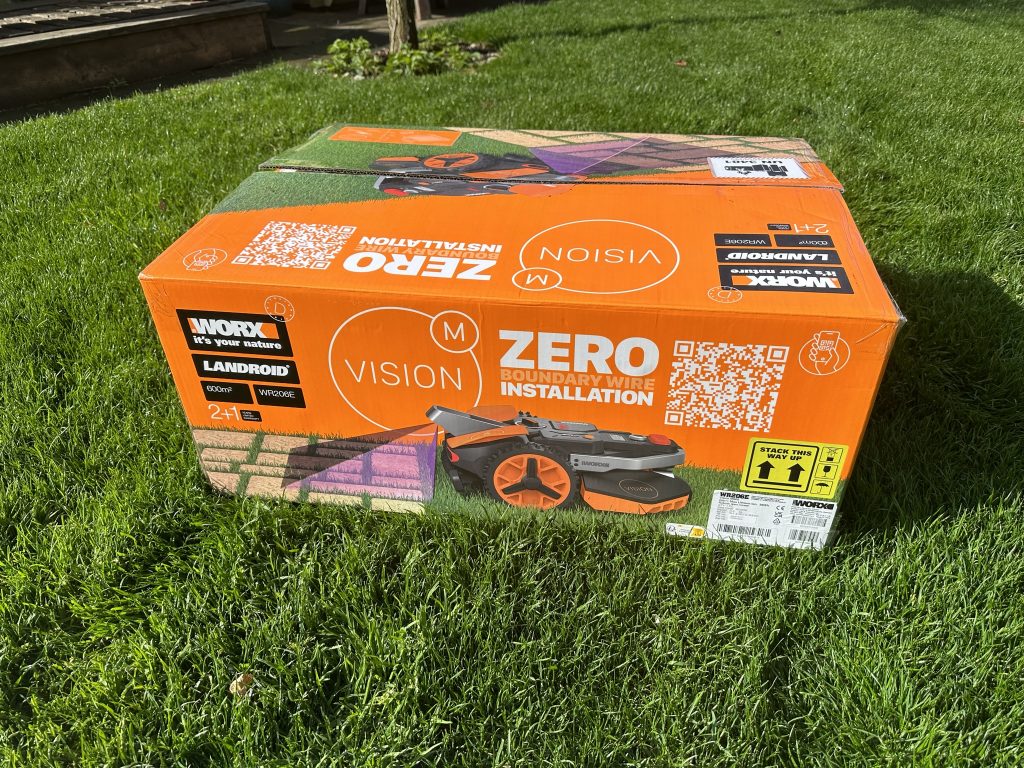 Worx Vision M600 Mähroboter Verpackung