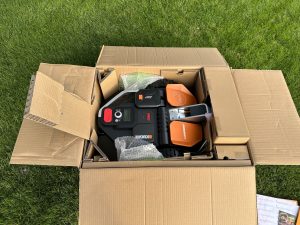 Worx Vision M600 Mähroboter Verpackung ansicht des Mähroboters