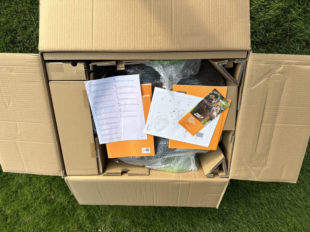 Worx Vision M600 Mähroboter Verpackung geöffnet