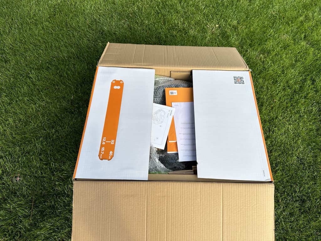 Worx Vision M600 Mähroboter Verpackung teilweise geöffnet
