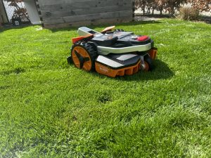 Worx Vision M600 Mähroboter auf dem Rasen