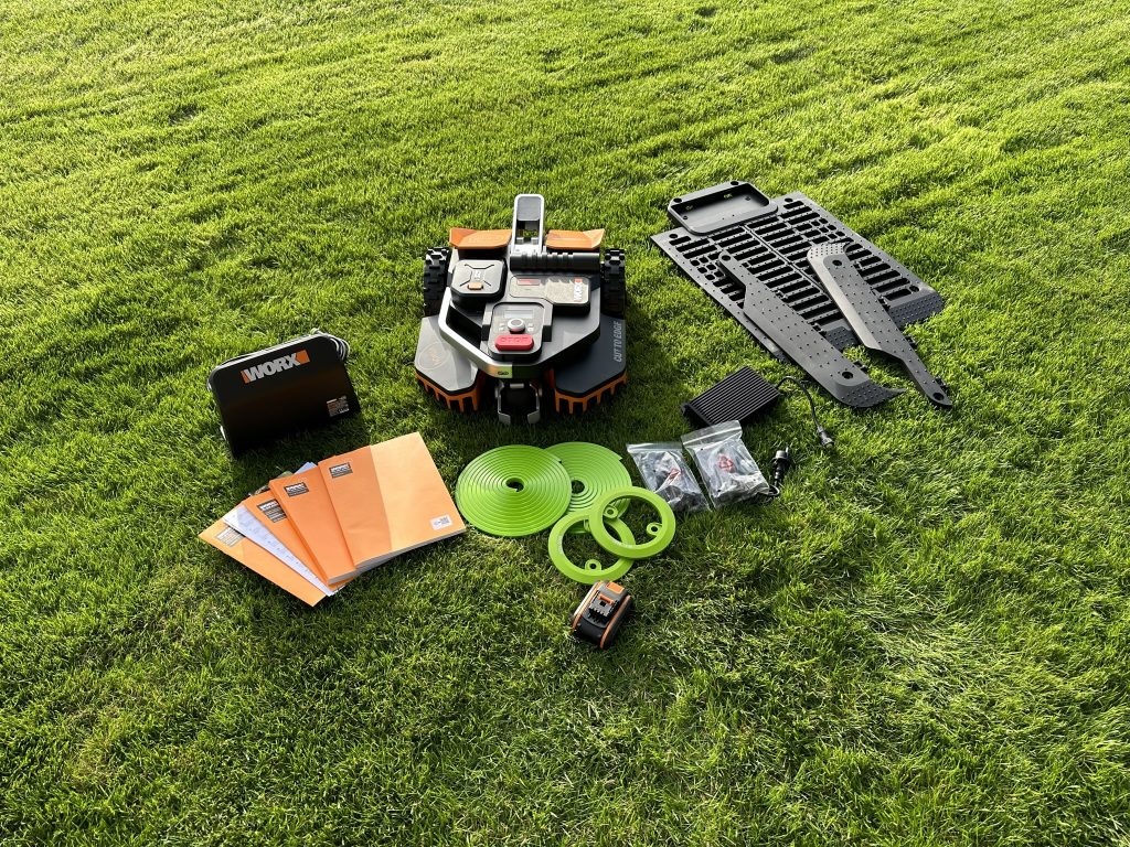 Worx Vision M600 Mähroboter gesamter Lieferumfang