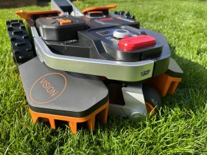 Worx Vision M600 Mähroboter schräg von hinten