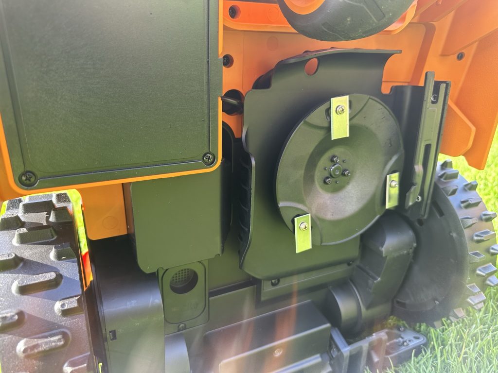 Worx Vision M600 Mähroboter von unten