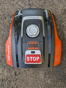 YARDFORCE COMPACT 300RBS Mähroboter von hinten