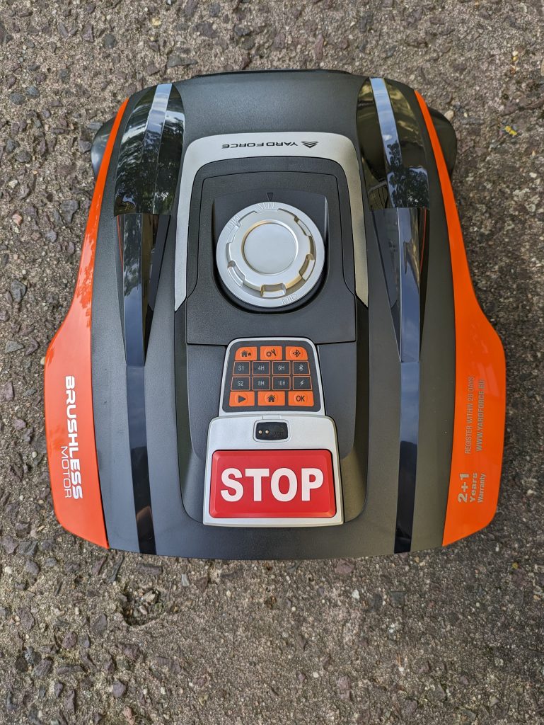 YARDFORCE COMPACT 300RBS Mähroboter von hinten
