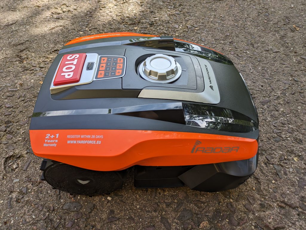 YARDFORCE COMPACT 300RBS Mähroboter von rechts