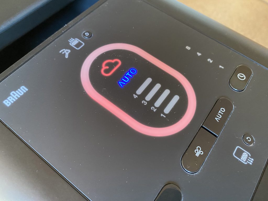 BRAUN Scan and Clean Luftreiniger im Betrieb - schlechte Luftqualität