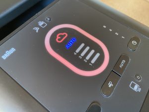 BRAUN Scan and Clean Luftreiniger im Betrieb - schlechte Luftqualität