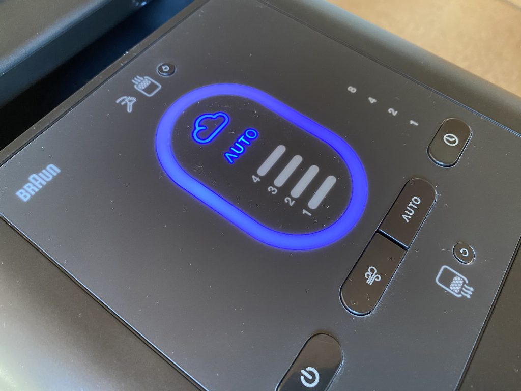 BRAUN Scan and Clean Luftreiniger im Betrieb - gute Luftqualität
