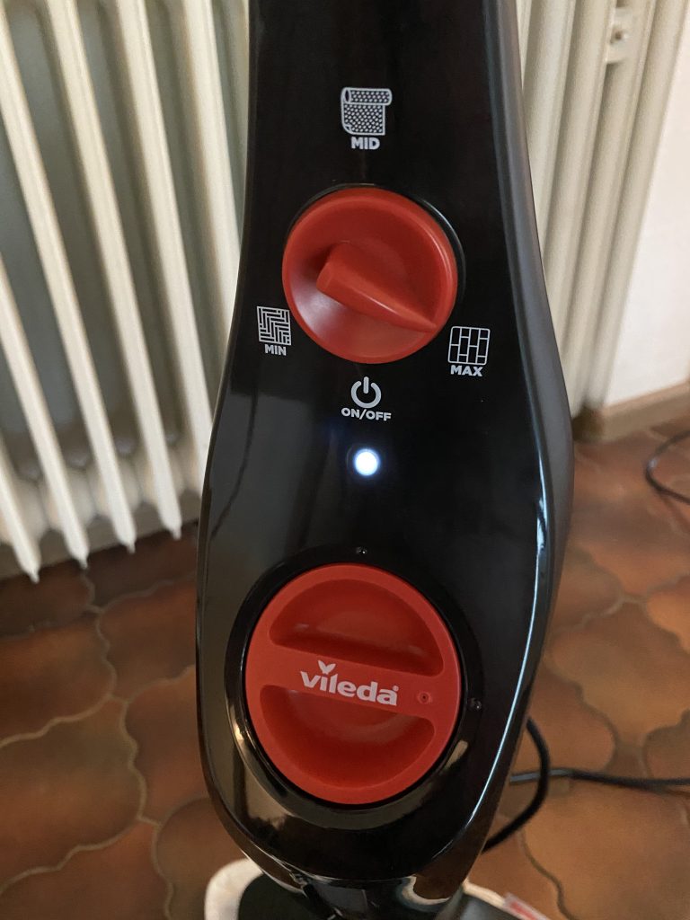 Vileda Steam Plus Dampfreiniger beim Aufwärmen