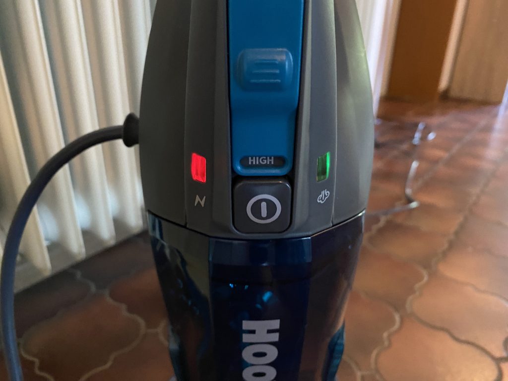 Hoover Steam Capsule Dampfreiniger bein Aufwärmen