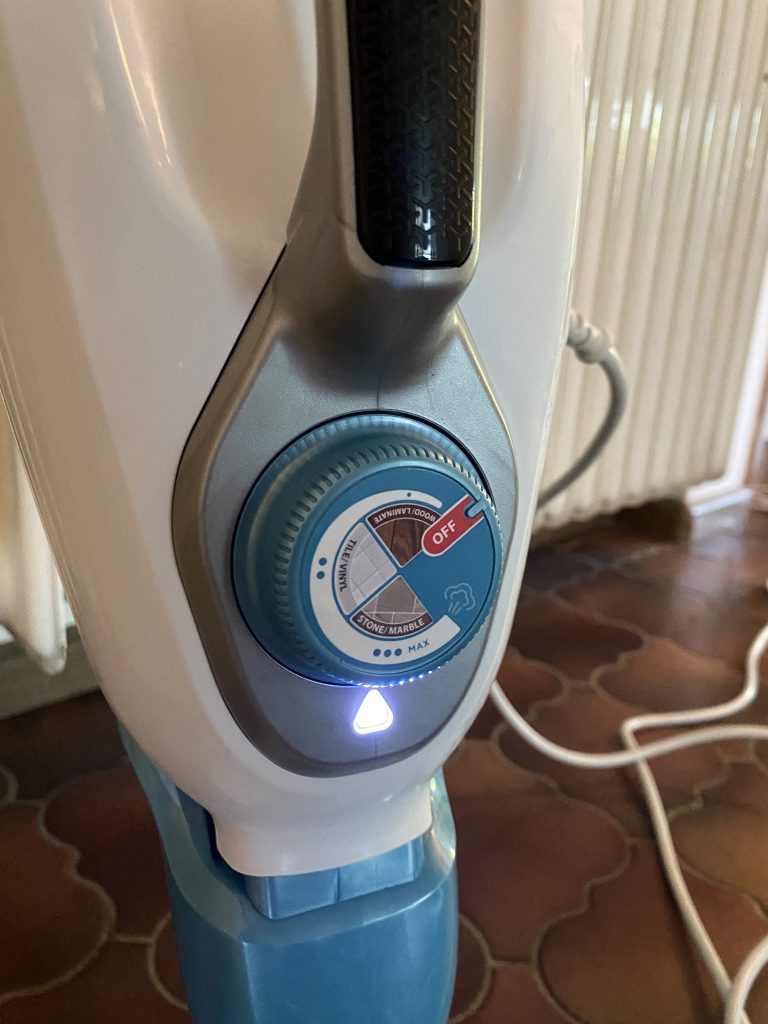 Black-Decker 17 in 1 FSMH1321JMD Dampfreiniger beim Aufwärmen