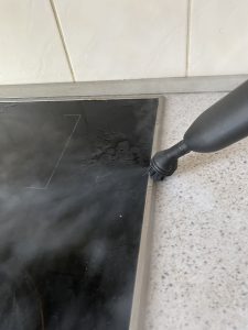 Ariete 4146 XVapor Deluxe Dampfreiniger Rundbürste am Kochfeld