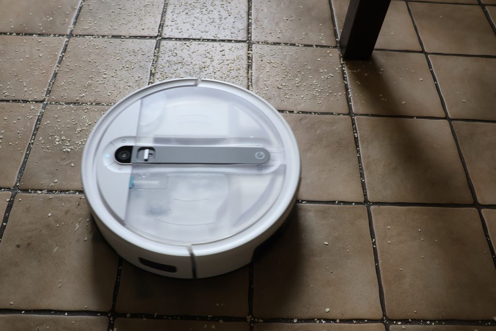 Yeedi Cube Saug-Wisch-Roboter saugt die Haferflocken 2