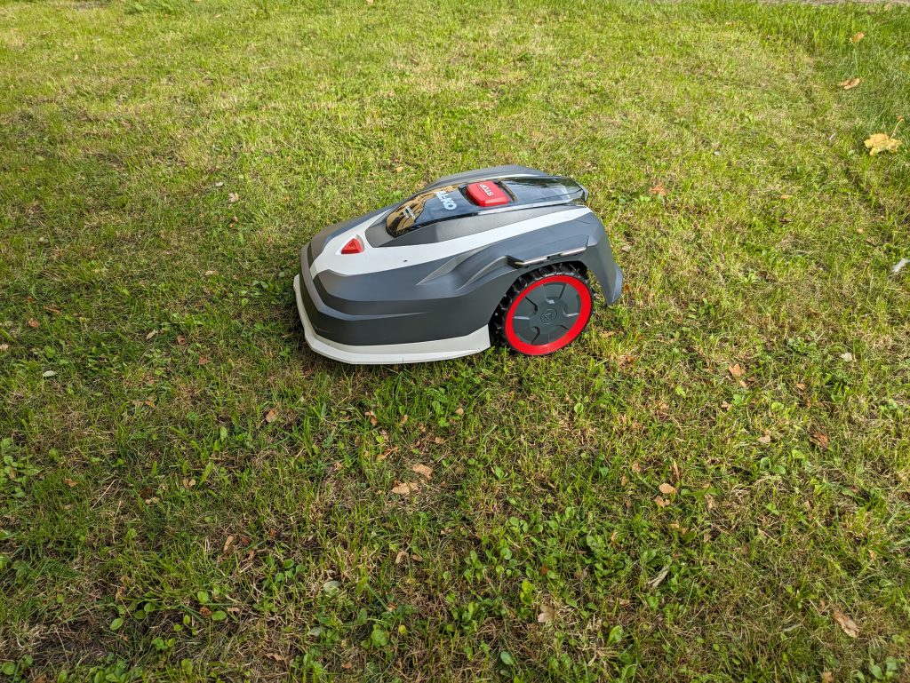 AL-KO Robolinho® 550W Mähroboter auf der Wiese drittes Foto