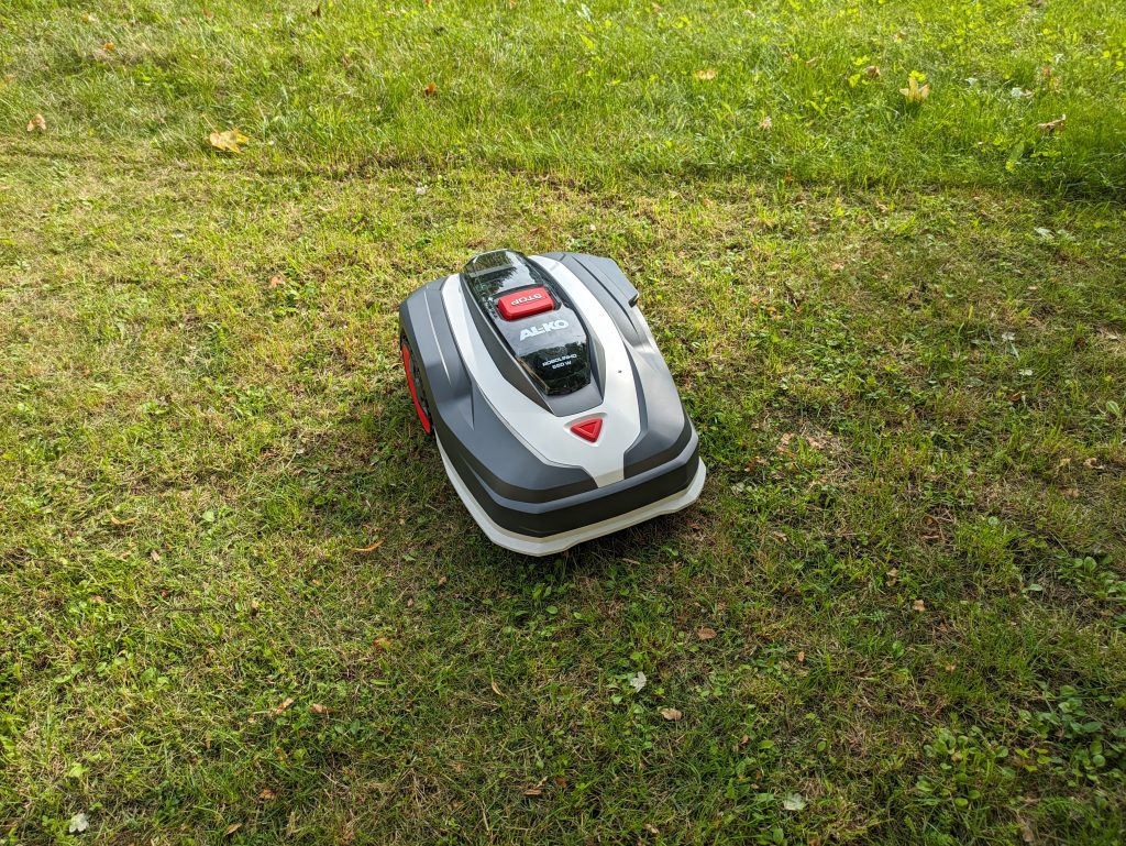 AL-KO Robolinho® 550W Mähroboter auf der Wiese erstes Foto