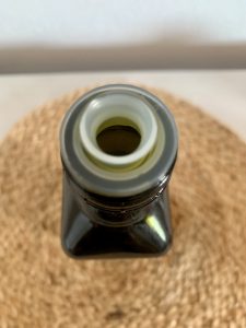 Alnatura Bio-Olivenöl nativ extra Ausgießer Nahaufnahme