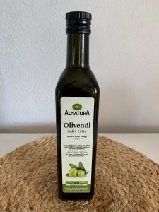 Alnatura Natives Bio-Olivenöl extra Flasche von vorne