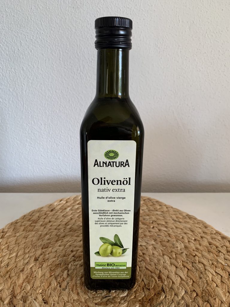 Alnatura Natives Bio-Olivenöl extra Flasche von vorne