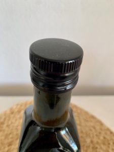 Alnatura Natives Bio-Olivenöl extra Nahaufnahme Verschluss 