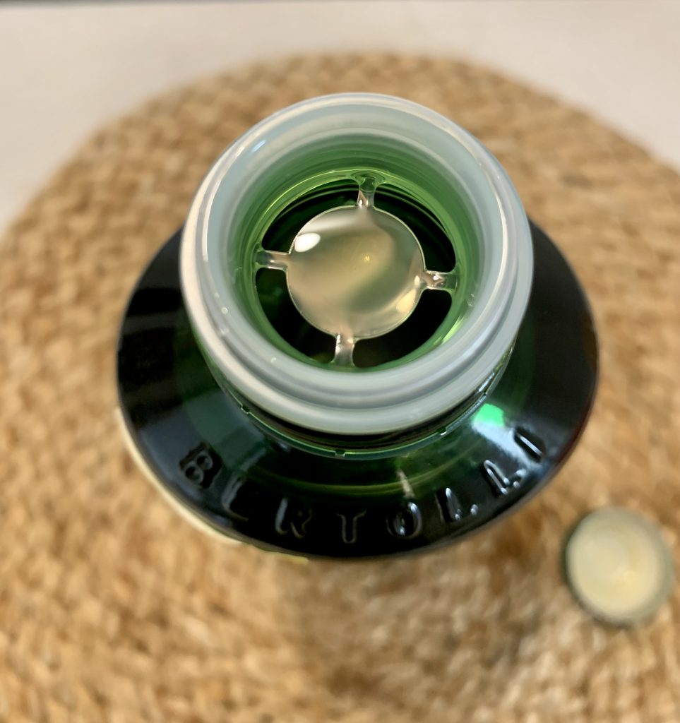 Bertolli Natives Olivenöl Extra Originale Flaschenöffnung Nahaufnahme