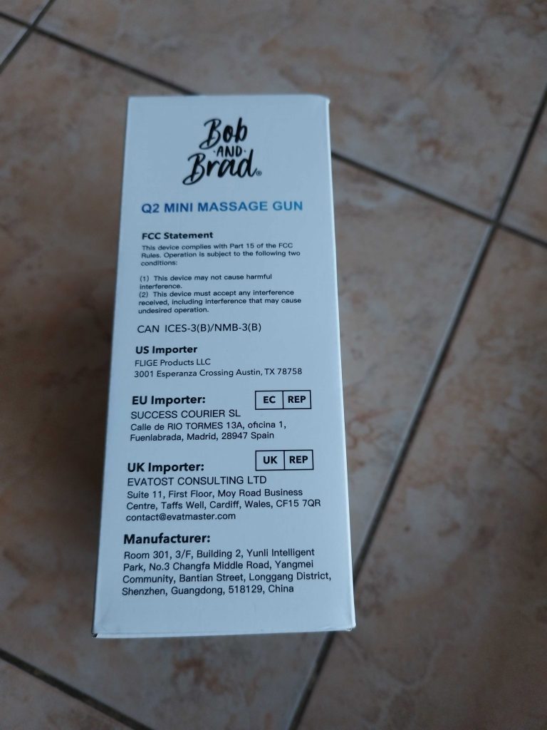 Bob and Brad Q2 Mini Massagepistole Verpackug von der linken Seite