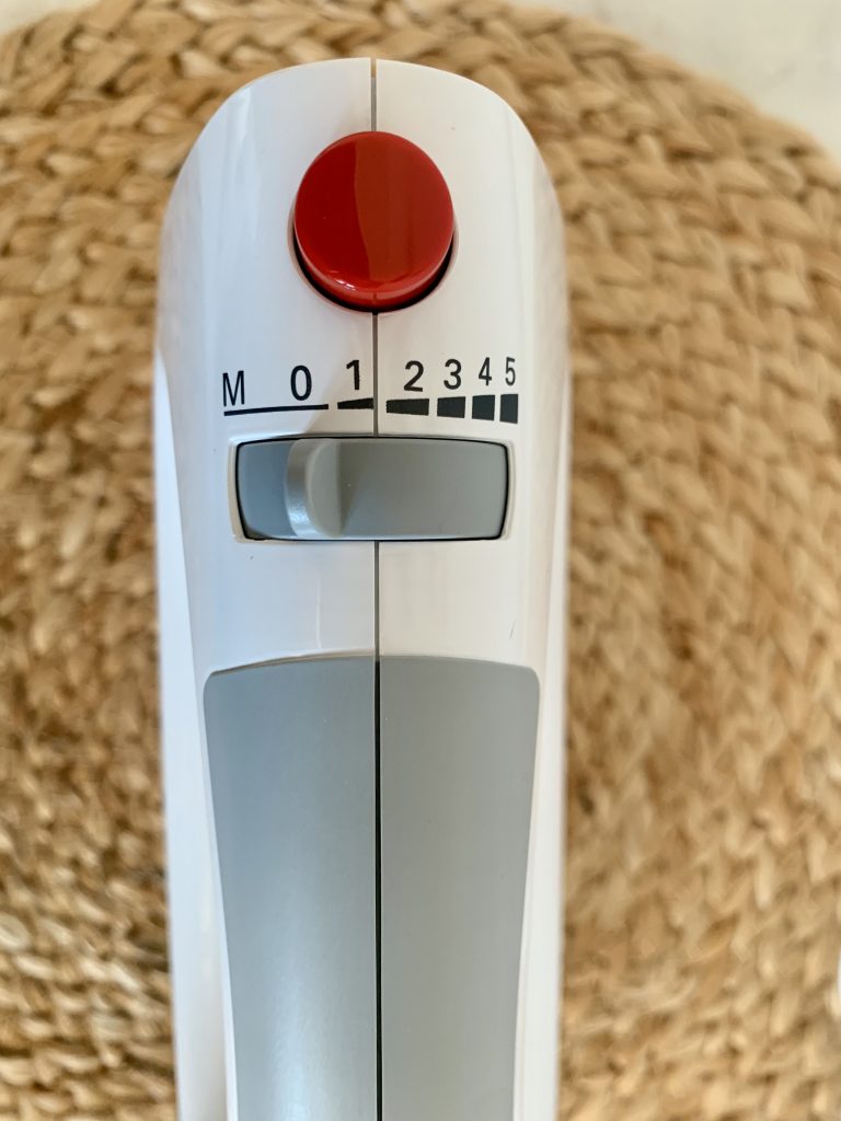 Bosch MFQ3530 Handmixer Nahaufnahme Leistungsstufen am Handgriff