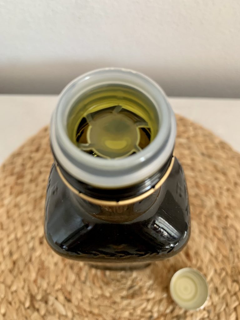 Filippo Berio Olio Natives Olivenöl extra Nahaufnahme offener Verschluss