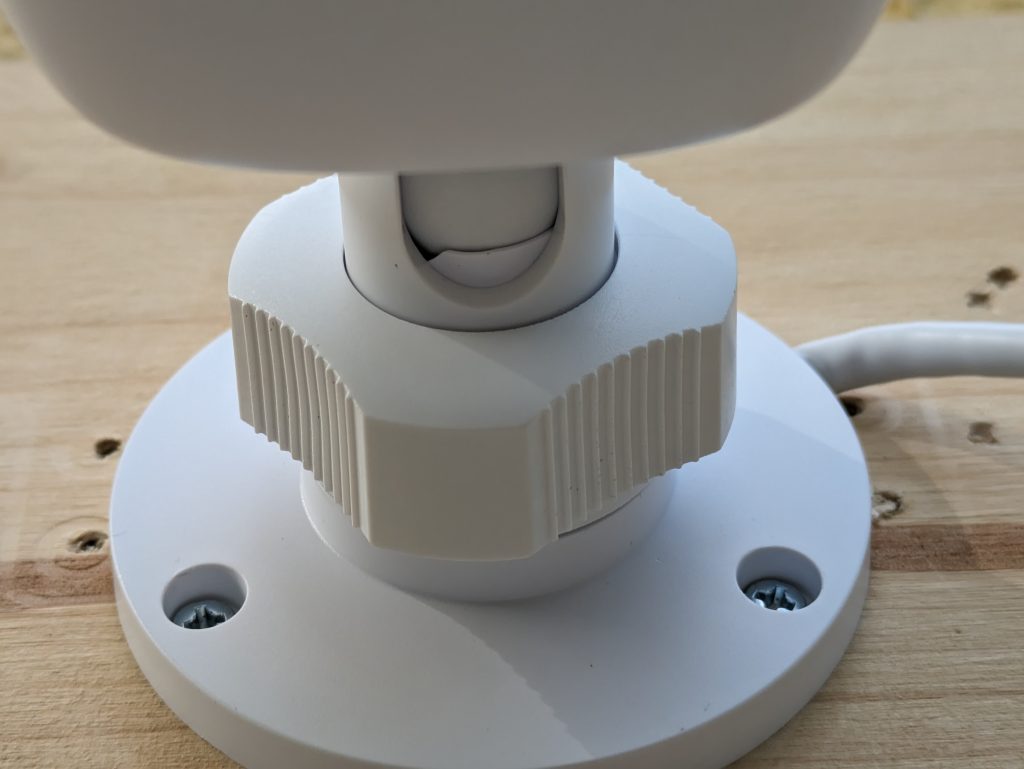 Halterung der TP-Link Tapo C310 Überwachungskamera montiert