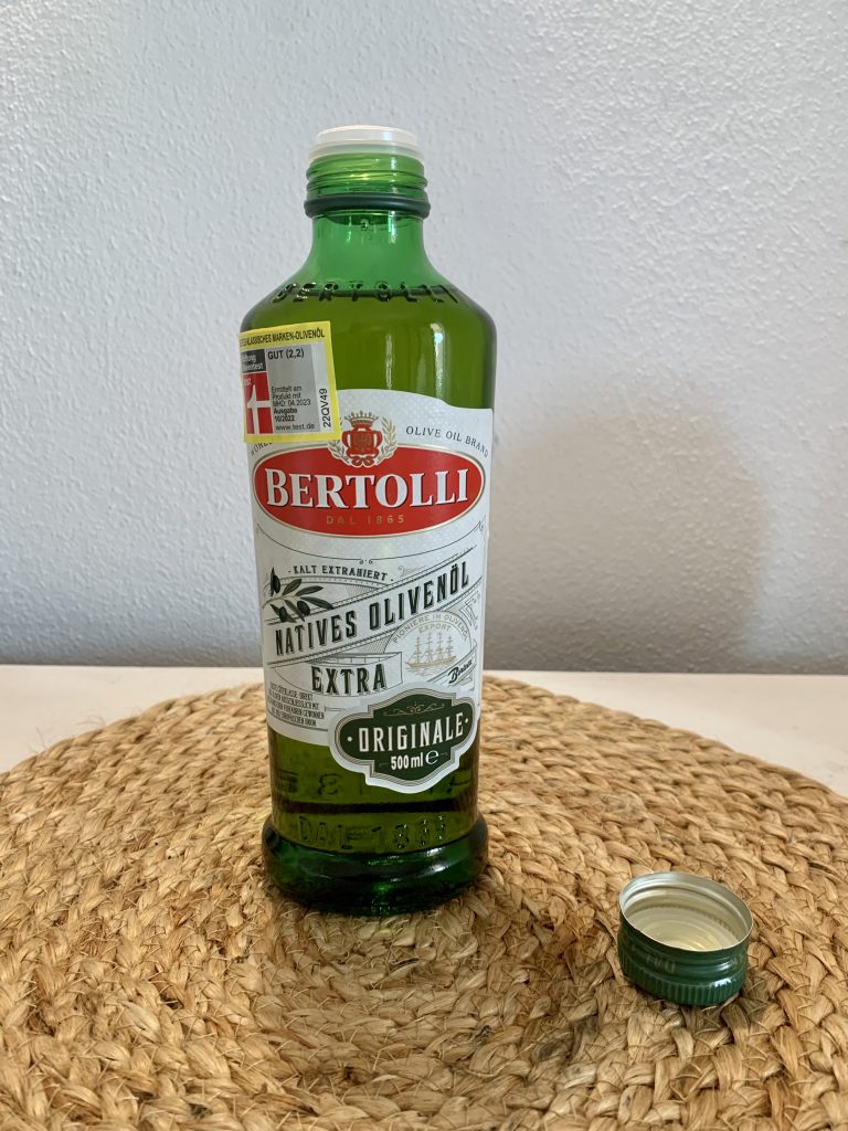 Bertolli Natives Olivenöl Extra Originale geöffnete Flasche
