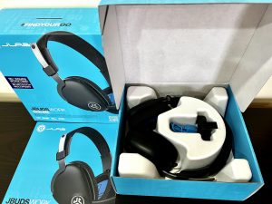 JLab JBUDS Work Headset in der Verpackung