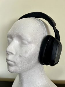 Logitech G Astro A30 Lightspeed Headset von der Seite