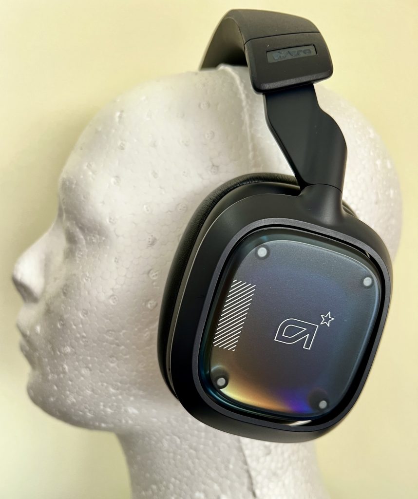 Logitech G Astro A30 Lightspeed Headset von der Seite