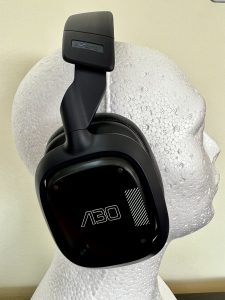 Logitech G Astro A30 Lightspeed Headset von der Seite
