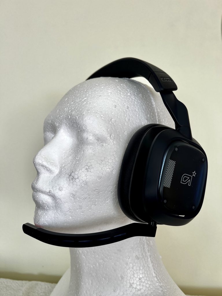 Logitech G Astro A30 Lightspeed Headset von der Seite
