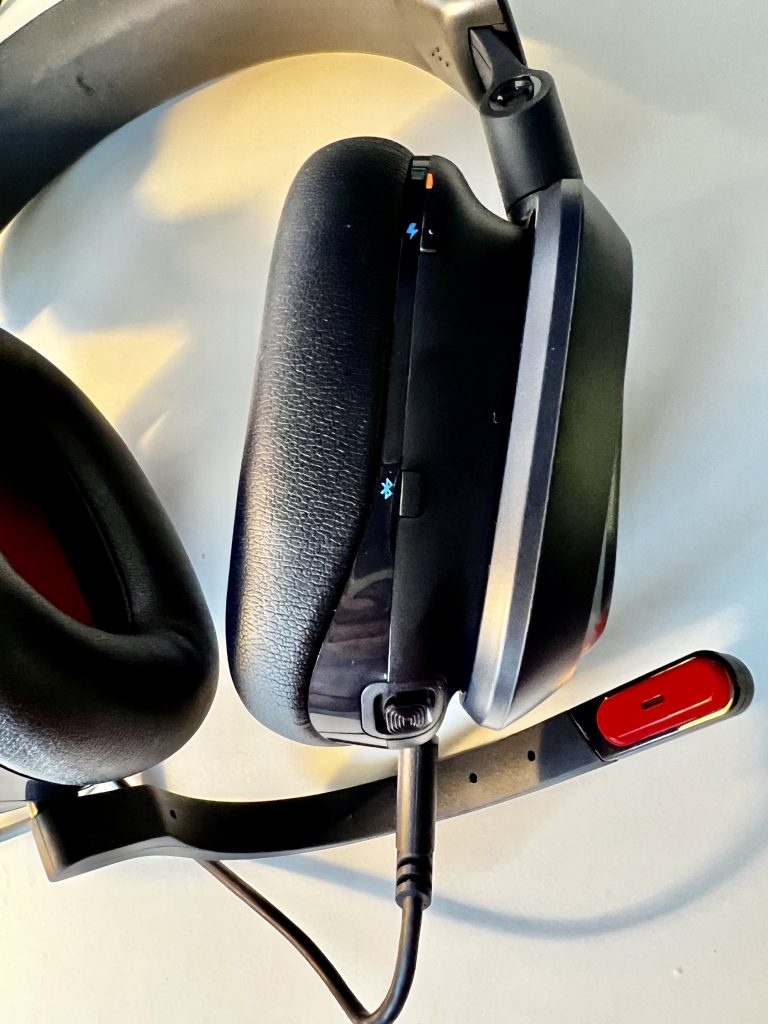 Logitech G Astro A30 Lightspeed Headset mit Ladekabel und Mikro