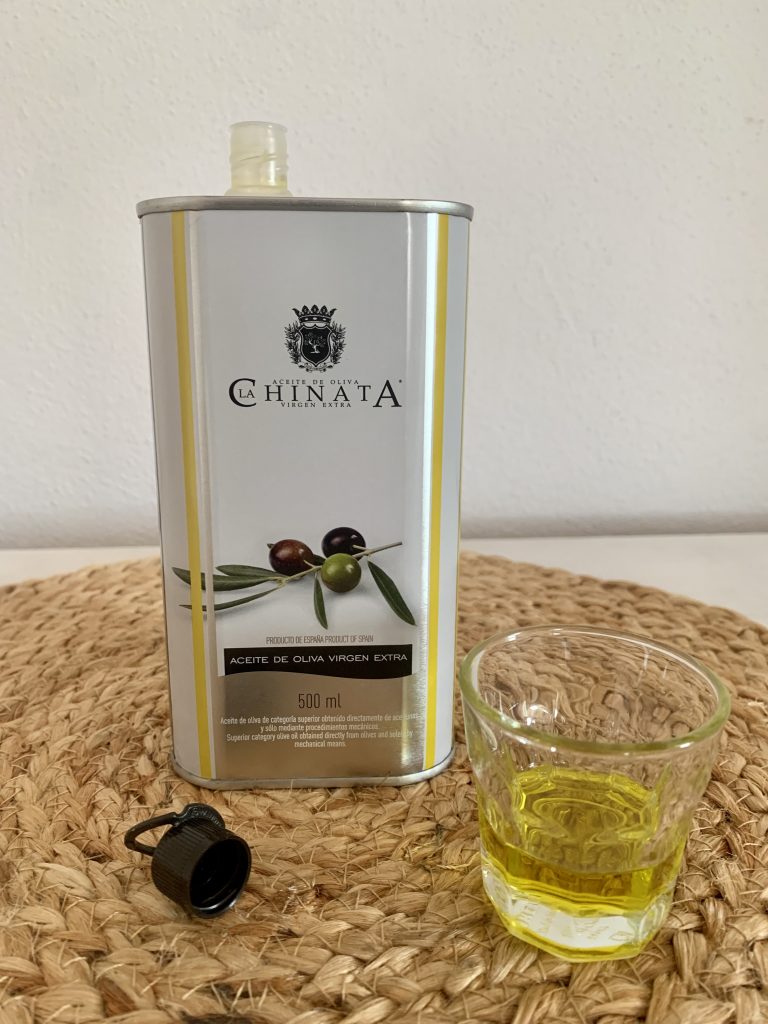 La Chinata Aceite de Oliva Natives Olivenöl extra Kanister und Olivenöl im Glas