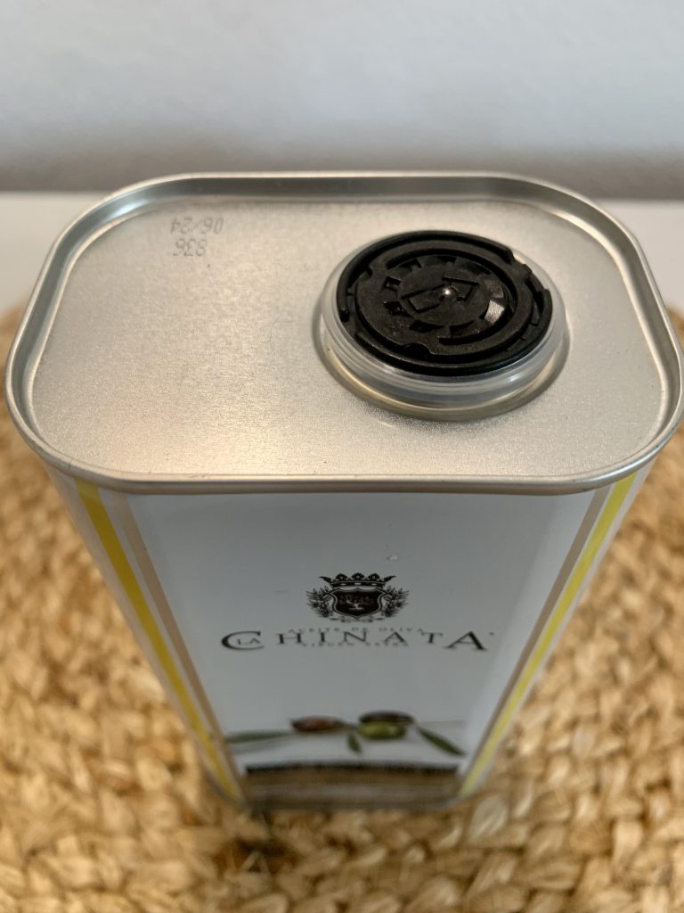 La Chinata Aceite de Oliva Natives Olivenöl extra Verschluss Nahaufnahme