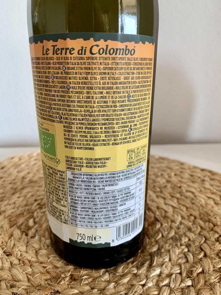 Le Terre di Colombo extra natives Bio-Olivenöl rückseitiges Flaschenetikett Nahaufnahme